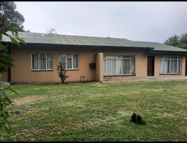11 BEDROOM HOUSE FOR SALE IN SASOLBURG EXT 3